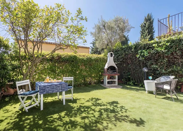 Bonita Casa Adosada Con Jardin Privado Y Piscina Comunitaria